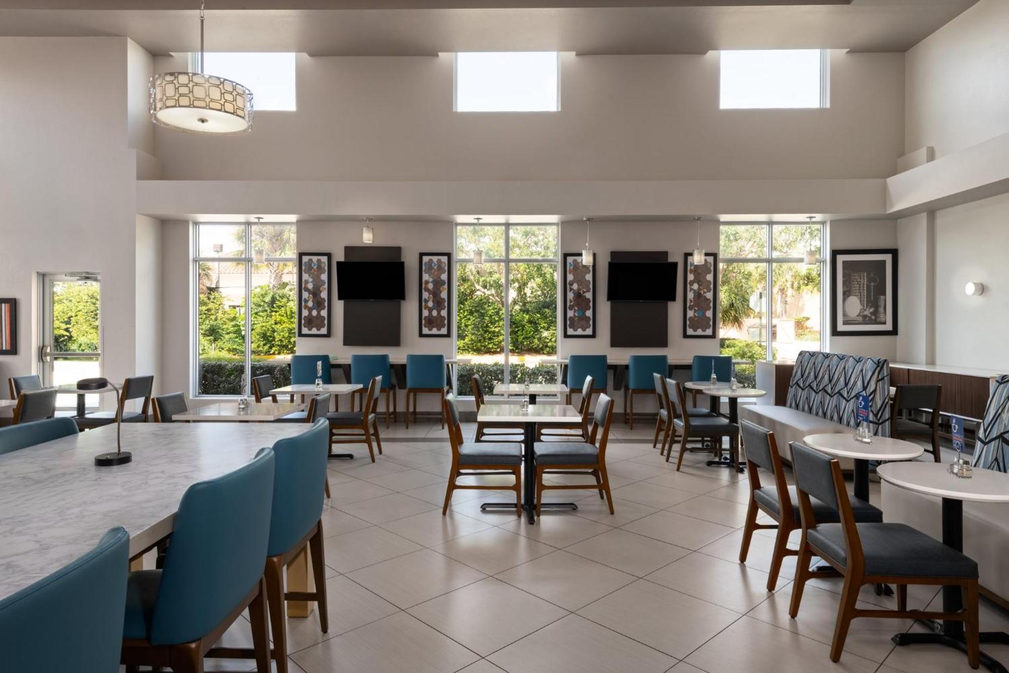Holiday Inn Express & Suites Boynton Beach West By Ihg Bagian luar foto