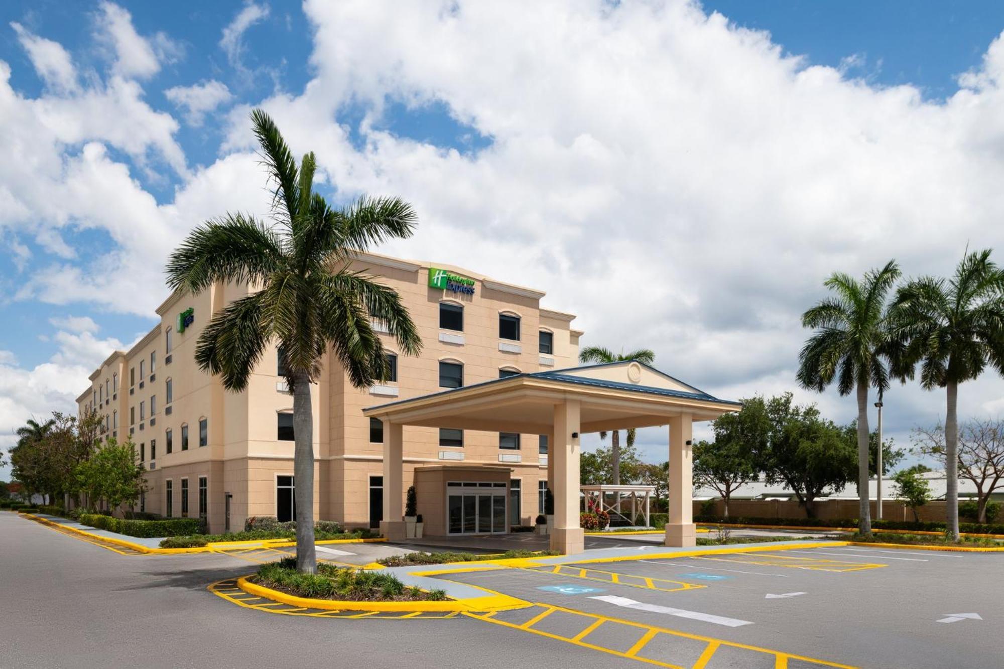 Holiday Inn Express & Suites Boynton Beach West By Ihg Bagian luar foto