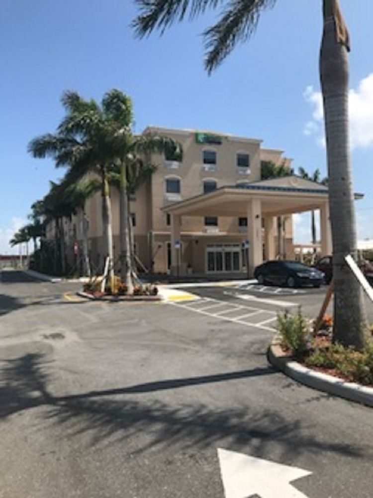 Holiday Inn Express & Suites Boynton Beach West By Ihg Bagian luar foto
